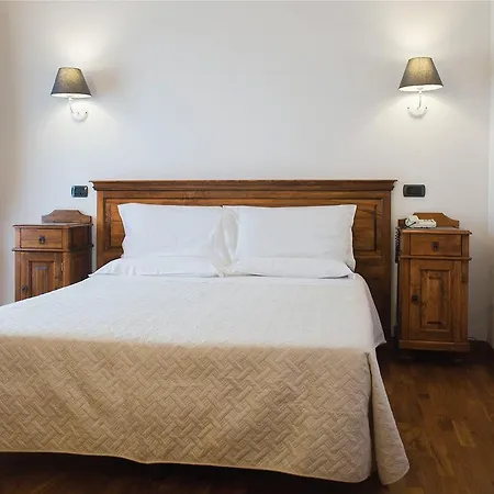 La Piazzetta 3*
