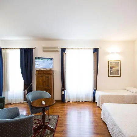 La Piazzetta 3*